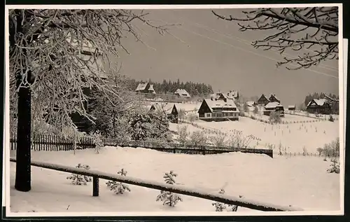 Fotografie Brück & Sohn Meissen, Ansicht Oberbärenburg i. Erzg., Blick auf den winterlich verschneiten Ort