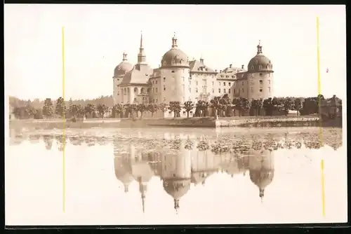 Fotografie Brück & Sohn Meissen, Ansicht Moritzburg b. Meissen, Blick zu dem Jagdschloss Moritzburg