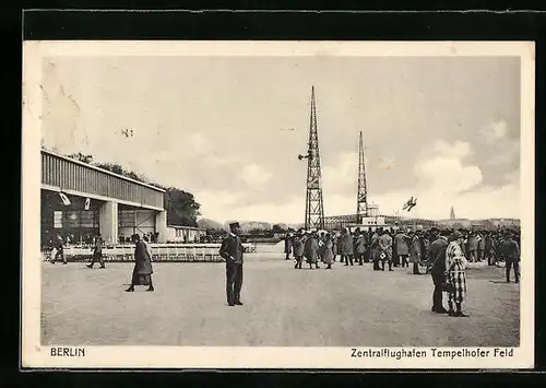 AK Berlin, Menschenmassen am Zentralflughafen auf dem Tempelhofer Feld