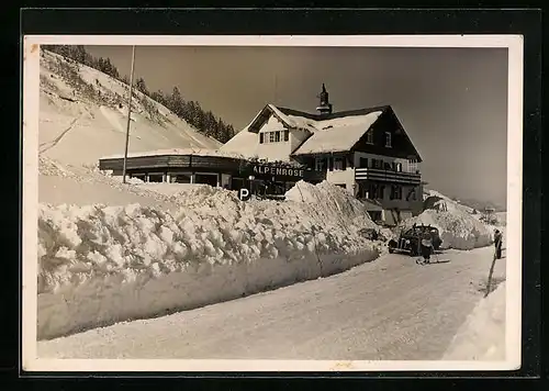 AK Mittelberg, Gasthof und Pension Alpenrose mit verschneiter Strasse