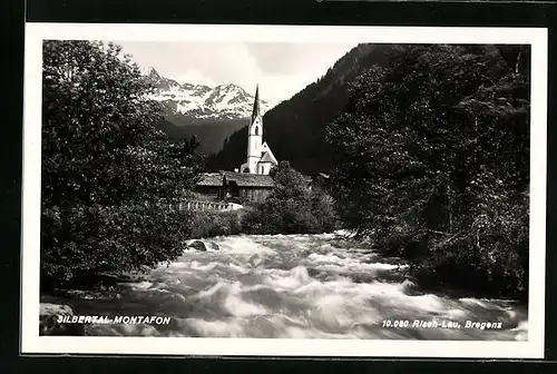 AK Silbertal-Montafon, Ortsansicht mit Kirche und einem Gebirgsfluss