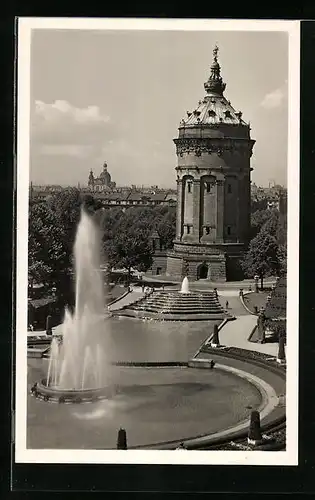 AK Mannheim, Der Waserturm auf dem Friedrichsplatz mit Fontäne