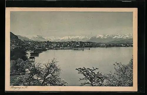 AK Bregenz a. B., Ortspanorama mit Fernblick vom See aus