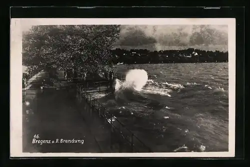 AK Bregenz a. B., Partie mit Brandung und Zuschauern