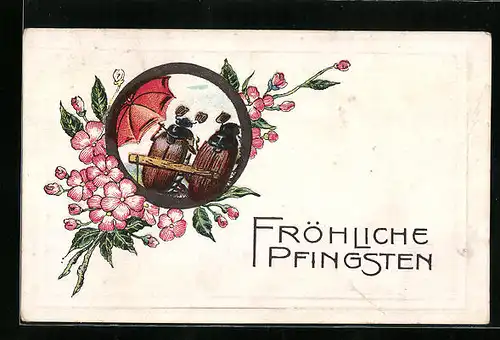 Künstler-AK Maikäfer-Paar mit Sonnenschirm auf einer Bank, Pfingstgruss