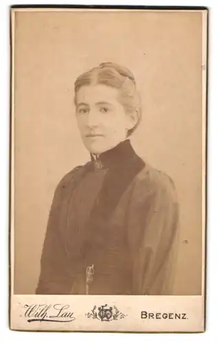 Fotografie Wilh. Lau, Bregenz, Römerstrasse, Bürgerliche Dame im Sonntagskleid