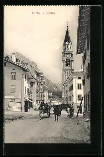 AK Cortina d`Ampezzo, Strassenpartie mit Kirche und Hotel