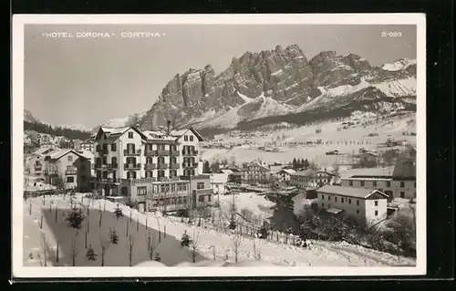 AK Cortina d`Ampezzo, Hotel Corona im Ortsbild