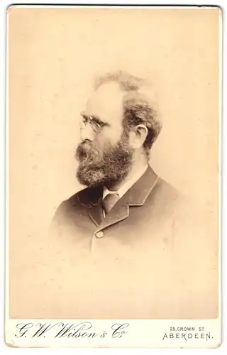 Fotografie G. W. Wilson & Co., Aberdeen, 25, Crown St., Bürgerlicher Herr mit Zwicker und Vollbart