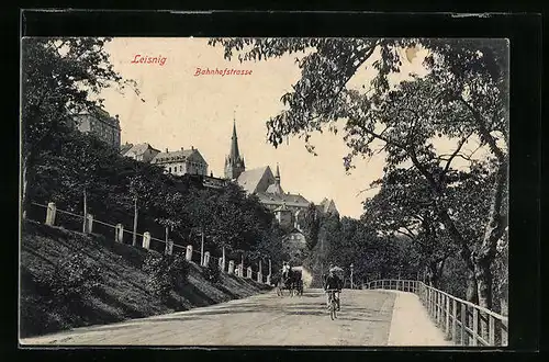 AK Leisnig, Bahnhofstrasse mit Radfahrer