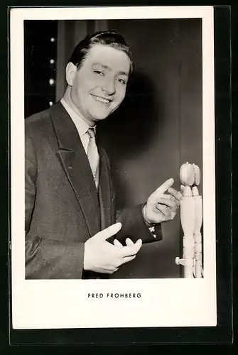 AK Musiker Fred Frohberg mit sympathischem Lächeln