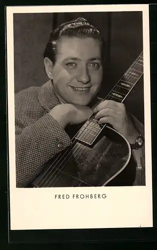 AK Musiker Fred Frohberg mit charismatischem Lächeln