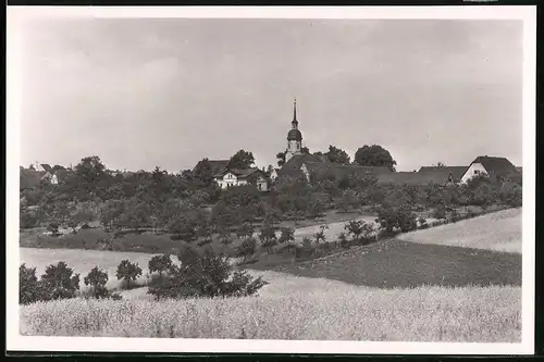 Fotografie Brück & Sohn Meissen, Ansicht Gröbern b. Meissen, Blick auf den Ort mit Kirche