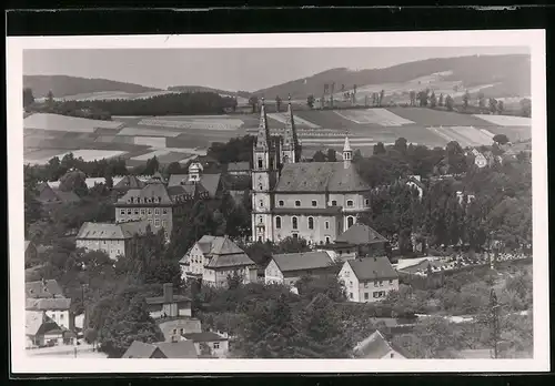 Fotografie Brück & Sohn Meissen, Ansicht Schirgiswalde, Blick vom Mälzerberg auf die Stadt mit Pfarrkirche