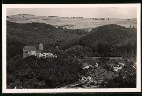 Fotografie Brück & Sohn Meissen, Ansicht Scharfenstein, Blick auf den Bahnhof und zum Schloss