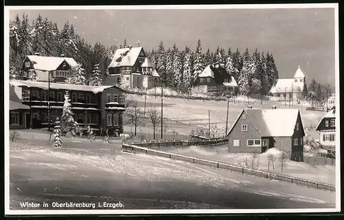 Fotografie Brück & Sohn Meissen, Ansicht Oberbärenburg i. Erz., Blick in den winterlich verschneiten Ort mit Hotel