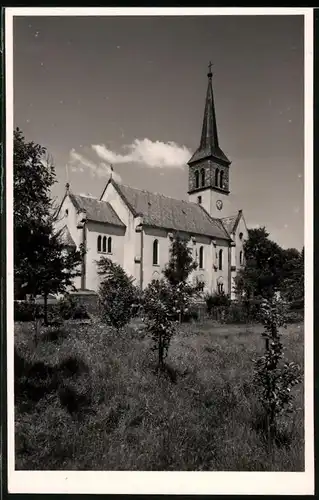 Fotografie Brück & Sohn Meissen, Ansicht Ottendorf-Okrilla, Blick auf die Kirche