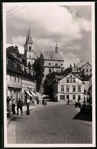 Fotografie Brück & Sohn Meissen, Ansicht Schirgiswalde, Partie am Markt mit Blick auf das Geschäft Ernst Teubner