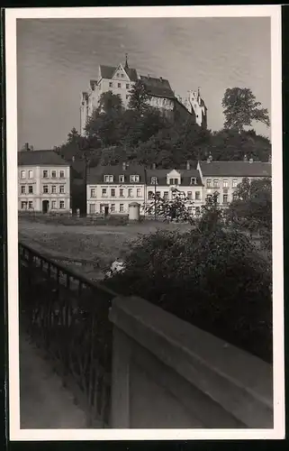 Fotografie Brück & Sohn Meissen, Ansicht Nossen, Partie im Ort mit Friseur Heppen und Blick zum Schloss