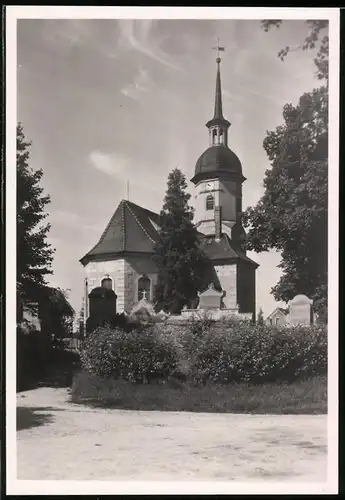 Fotografie Brück & Sohn Meissen, Ansicht Gröbern, Partie an der Kirche mit Friedhof