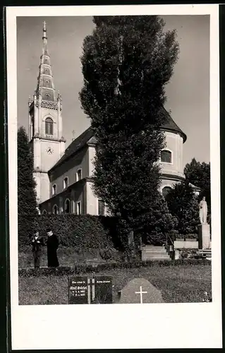 Fotografie Brück & Sohn Meissen, Ansicht Schirgiswalde, an der Katholischen Kirche mit Friedhof