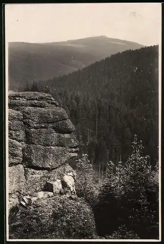 Fotografie Brück & Sohn Meissen, Ansicht Wildenthal, Blick vom Kamelfelsen nach dem Auersberg