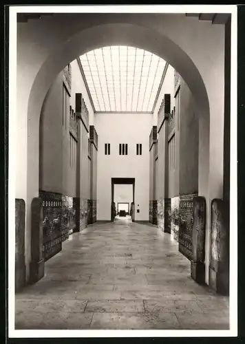 Fotografie Brück & Sohn Meissen, Ansicht Berlin, Teil der Prozessionsstrasse im Staatlichen Museum