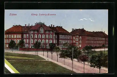 AK Zittau, König Ludwig-Kaserne mit Strasse