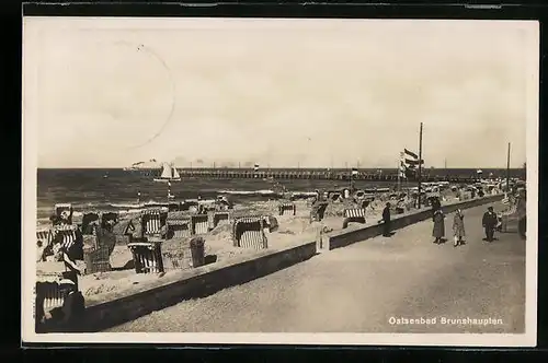 AK Brunshaupten, Urlauber an der Strandpromenade