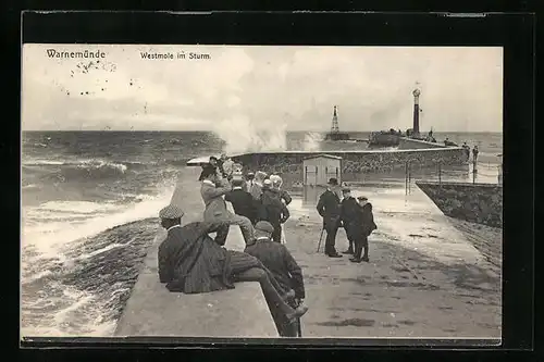 AK Warnemünde, Westmole im Sturm