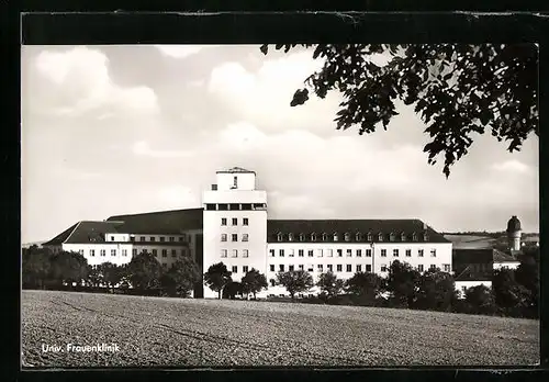 AK Würzburg, Universitäts-Frauenklinik von einem Feld aus gesehen