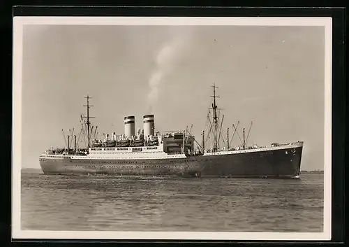 AK Passagierschiff Hamburg heizt die Kessel an