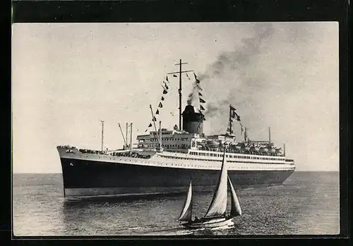 AK Passagierschiff SS Champlain der Französischen Linie in Flaggengala