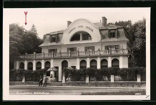 AK Krumpendorf, Bahnhofhotel mit Terrasse