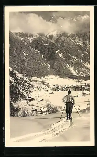 AK Oetz, Ortsansicht mit Acherkogl, Skiläufer