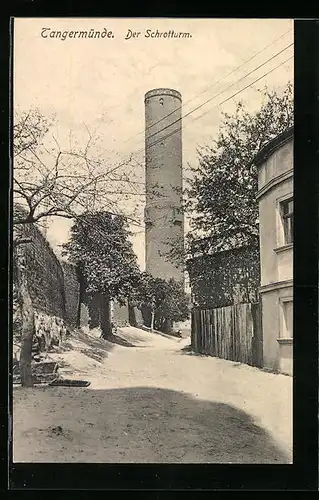 AK Tangermünde, Strassenpartie mit Blick zum Schrotturm