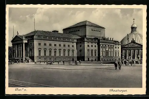 AK Berlin, Staatsoper mit Passanten