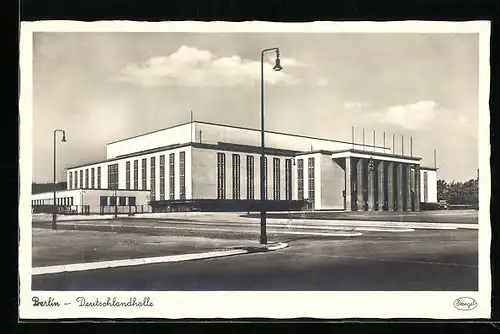 AK Berlin, Strassenpartie mit Deutschlandhalle