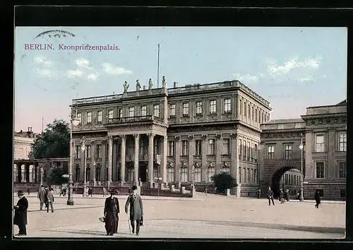 AK Berlin, Kronprinzenpalais mit Passanten