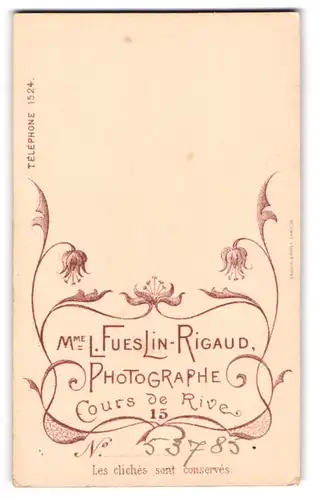 Fotografie Mme. L. Fueslin-Rigaud, Genf, Cours de Rive 15, florale Verzierung um die Anschrift des Fotografen