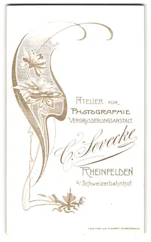 Fotografie C. Sevecke, Rheinfelden, Blumen in Jugendstil Verzierung, Anschrift des Fotografen