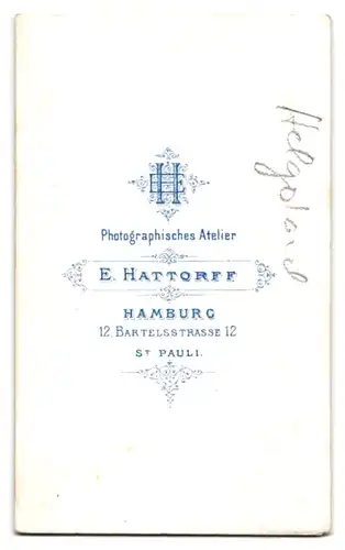 Fotografie E. Hattorff, Hamburg, junge Helgoländerin im Trachtenkleid mit Haube