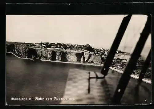 AK Helgoland, Teilansicht mit Hafen vom Flugzeug aus