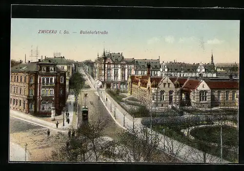 AK Zwickau i. Sa., Bahnhofstrasse mit Litfasssäule und Strassenbahn