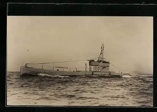 AK Britisches U-Boot L53 aufgetaucht in voller Fahrt