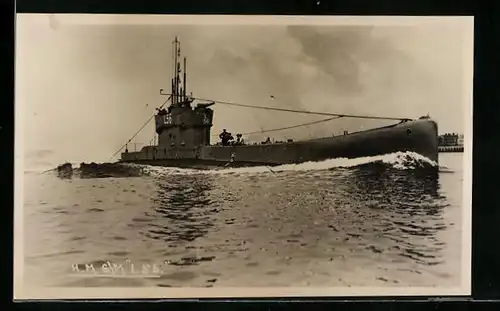 AK H.M. L56, aufgetauchtes U-Boot mit Besatzung an Deck