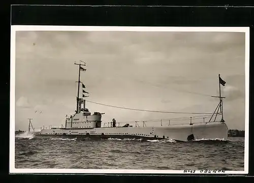 AK Britisches U-Boot HMS Oberon in voller Fahrt
