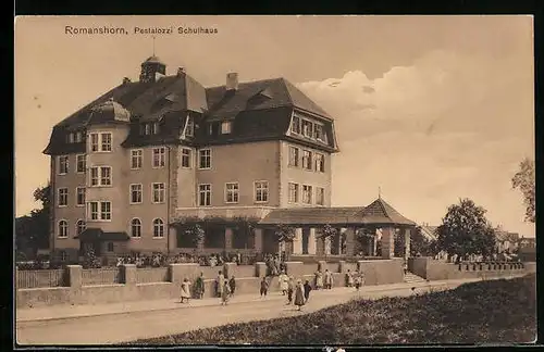 AK Romanshorn, Strassenpartie am Pestalozzi Schulhaus