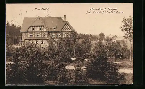 AK Hermsdorf /Erzgeb., Hotel Wettin hinter Tannen aus der Vogelschau