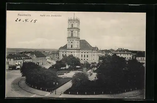 AK Neustrelitz, Markt und Stadtkirche aus der Vogelschau